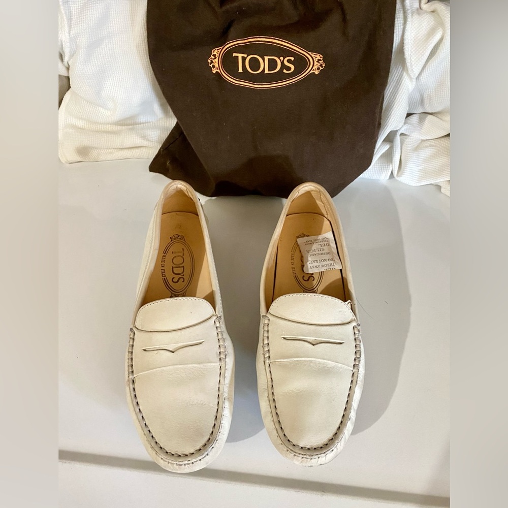 Flat loafer driver shoes , genuine leather by tod’s…